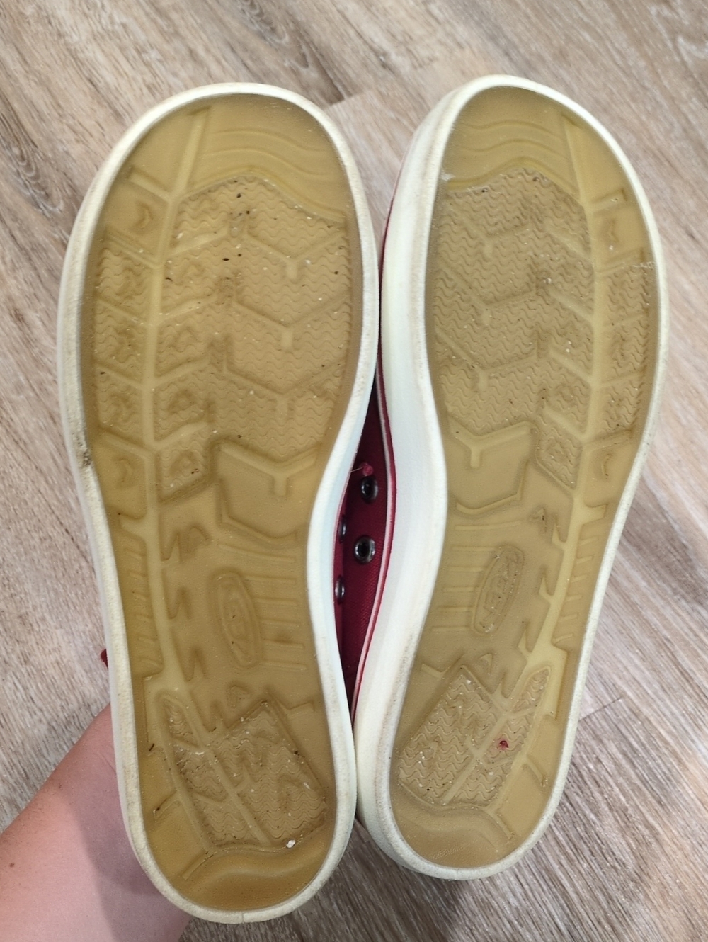 ❤️😎⚡️Keen Women's Canvas Lace-Up Sneaker in Burgundy/Maroon & Cream size 7❤️😎⚡ - Picture 9 of 10